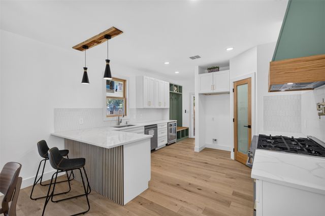 1007 Winston Street, Dallas, TX 75208