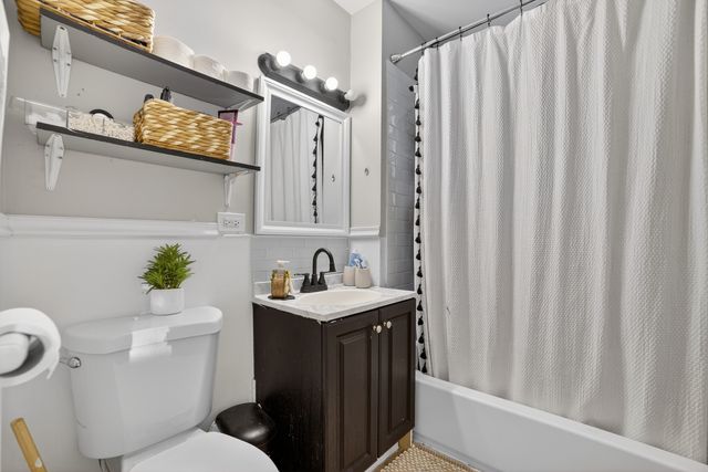 917 N Cicero Avenue, Chicago, IL 60651