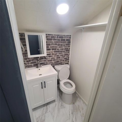 615 E Washington Street, Giddings, TX 78942