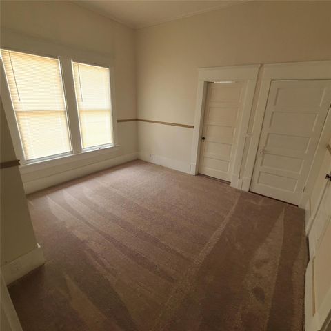 615 E Washington Street, Giddings, TX 78942