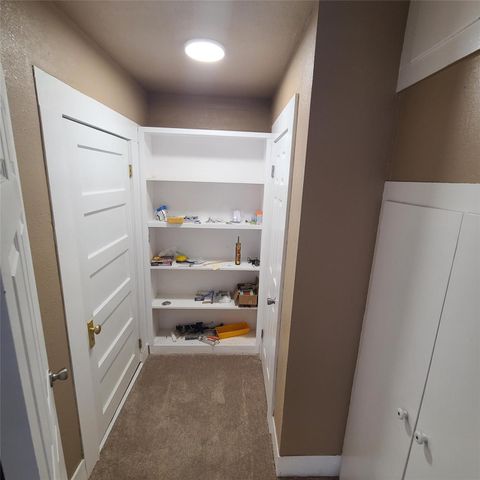 615 E Washington Street, Giddings, TX 78942