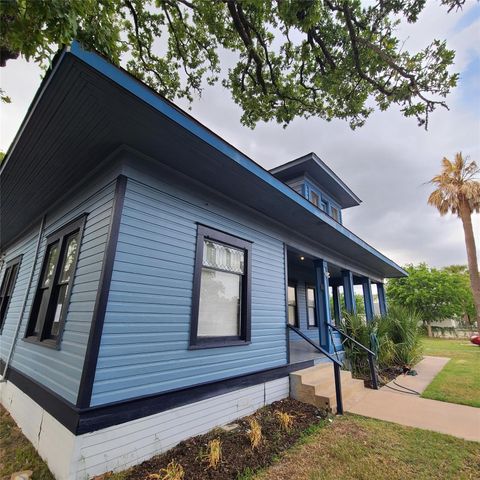 615 E Washington Street, Giddings, TX 78942