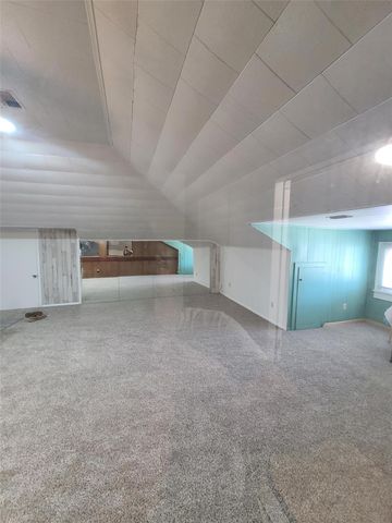 615 E Washington Street, Giddings, TX 78942