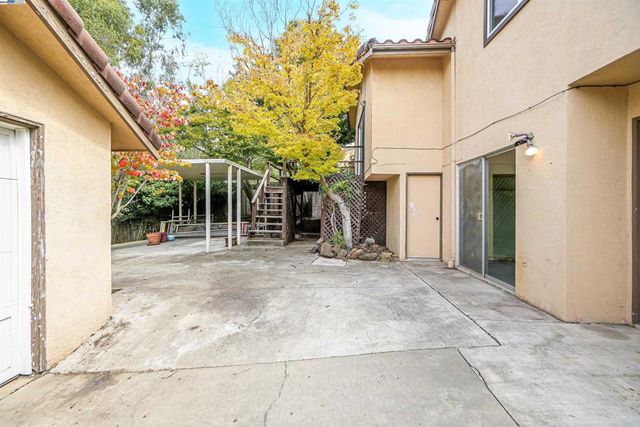 3246 Saddle Dr, Hayward, CA 94541