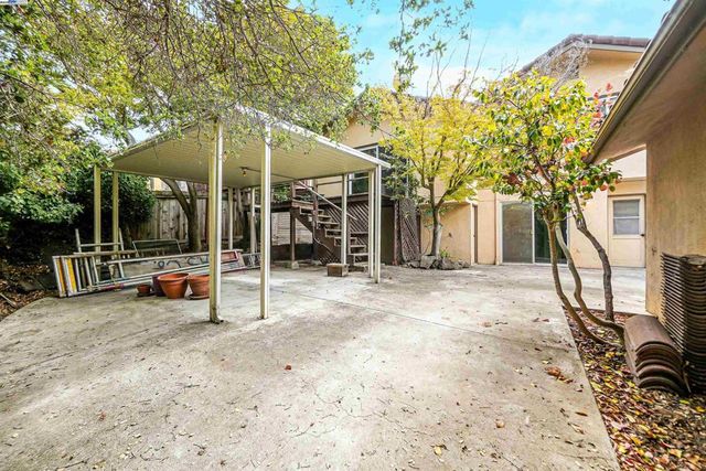 3246 Saddle Dr, Hayward, CA 94541