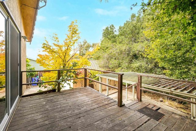 3246 Saddle Dr, Hayward, CA 94541