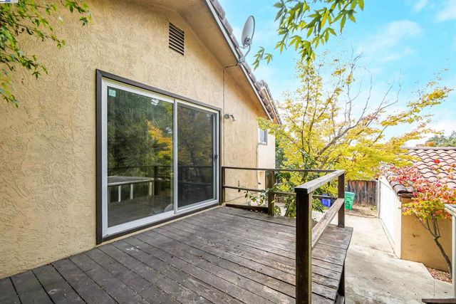 3246 Saddle Dr, Hayward, CA 94541