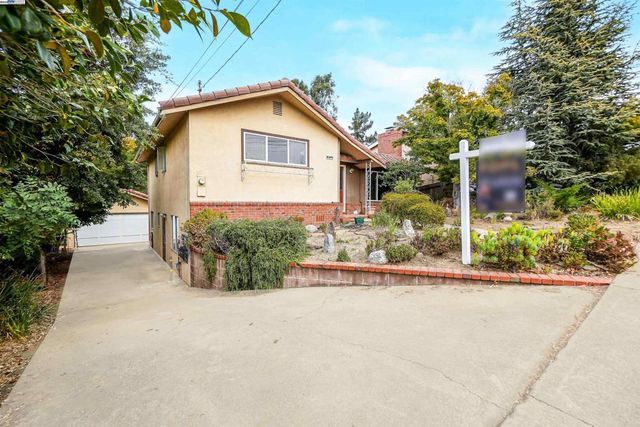 3246 Saddle Dr, Hayward, CA 94541