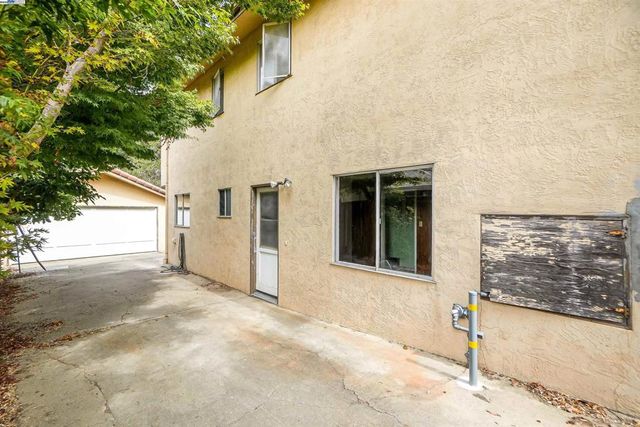 3246 Saddle Dr, Hayward, CA 94541