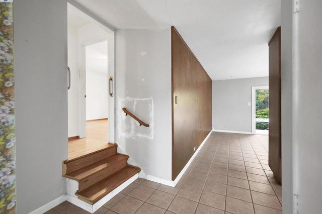 3246 Saddle Dr, Hayward, CA 94541