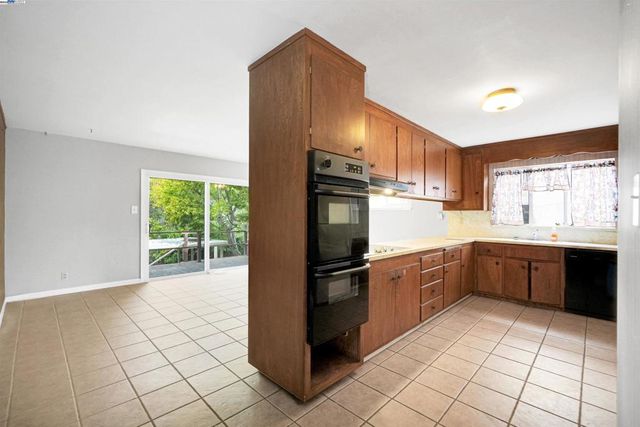 3246 Saddle Dr, Hayward, CA 94541