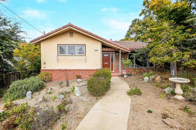 3246 Saddle Dr, Hayward, CA 94541