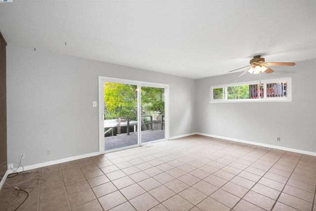 3246 Saddle Dr, Hayward, CA 94541