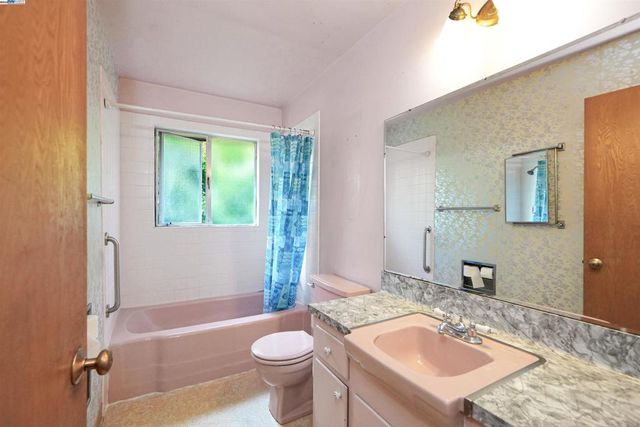 3246 Saddle Dr, Hayward, CA 94541