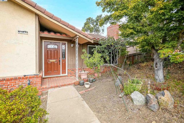 3246 Saddle Dr, Hayward, CA 94541