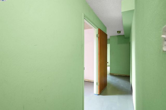 3246 Saddle Dr, Hayward, CA 94541