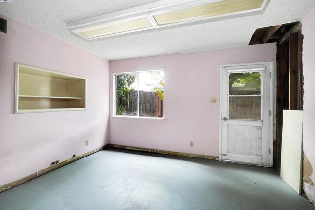 3246 Saddle Dr, Hayward, CA 94541