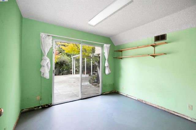 3246 Saddle Dr, Hayward, CA 94541