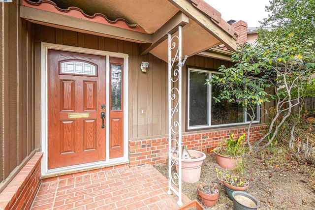 3246 Saddle Dr, Hayward, CA 94541