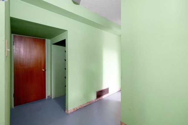 3246 Saddle Dr, Hayward, CA 94541