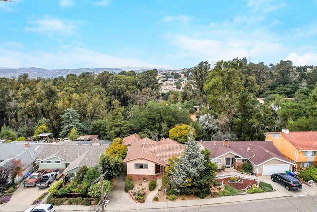 3246 Saddle Dr, Hayward, CA 94541