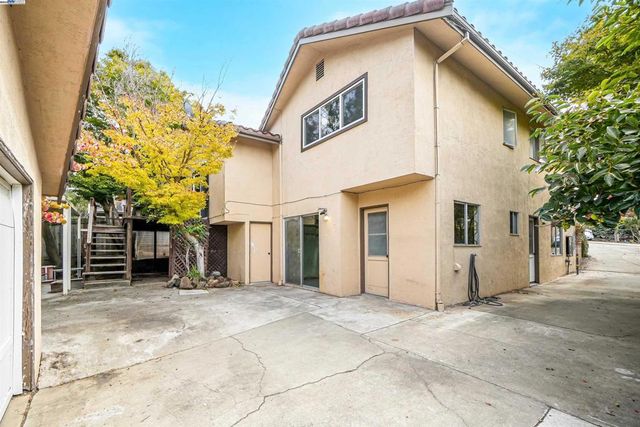 3246 Saddle Dr, Hayward, CA 94541