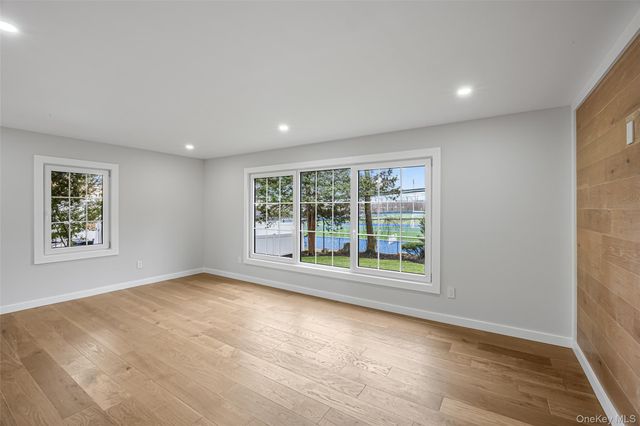 11 Entrance Road, East Hills, NY 11577