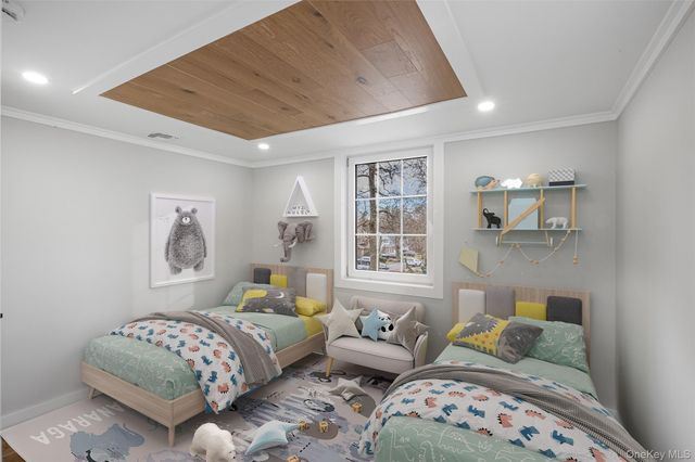 11 Entrance Road, East Hills, NY 11577