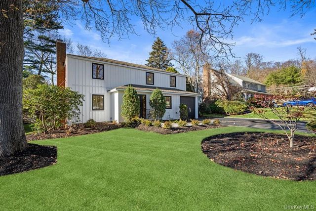 11 Entrance Road, East Hills, NY 11577