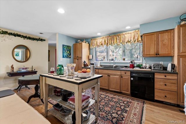 41 Lakeside Drive, Centerport, NY 11721