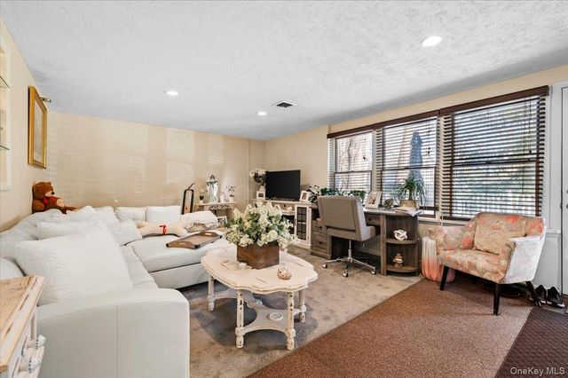 41 Lakeside Drive, Centerport, NY 11721