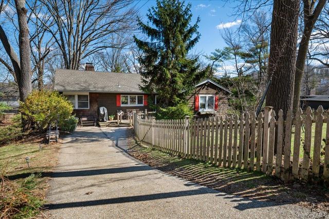 41 Lakeside Drive, Centerport, NY 11721