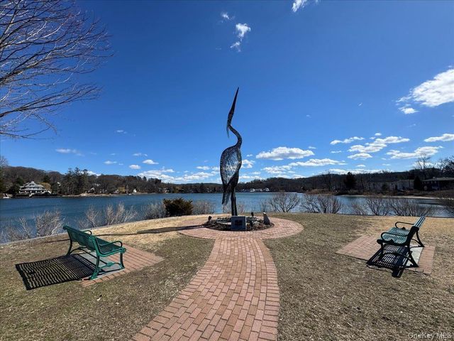 41 Lakeside Drive, Centerport, NY 11721