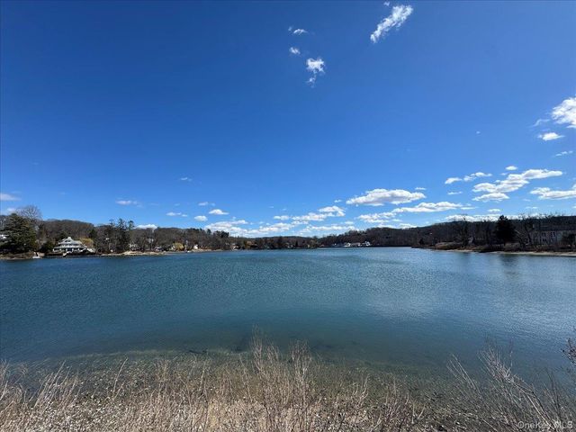 41 Lakeside Drive, Centerport, NY 11721