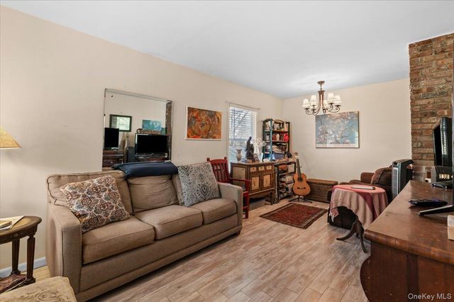 41 Lakeside Drive, Centerport, NY 11721