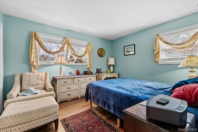 41 Lakeside Drive, Centerport, NY 11721