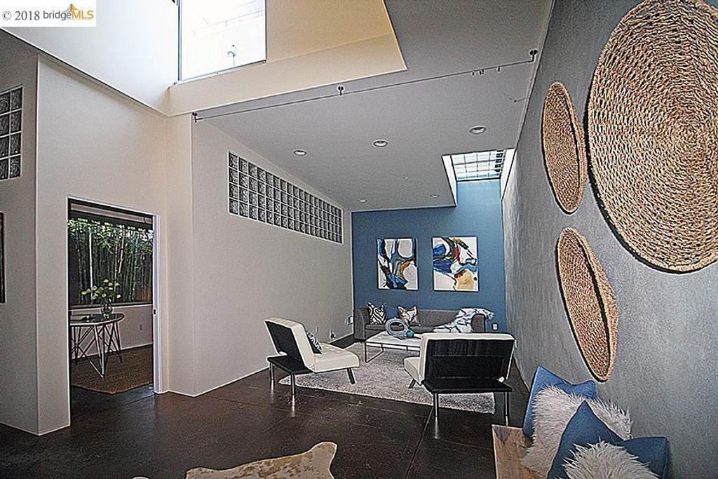 Image 3 of property listing at 2709 10th Street C, Berkeley, CA 94710