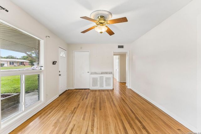 342 MAPLEWOOD LN, San Antonio, TX 78216