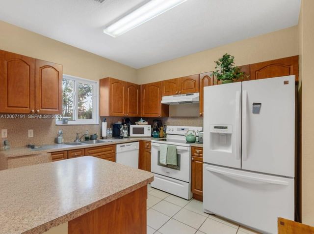 8546 SW 214th Way, Cutler Bay, FL 33189