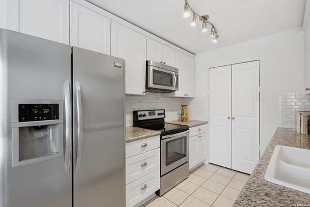 100 Lorenz Rd Apt 704, San Antonio, TX 78209
