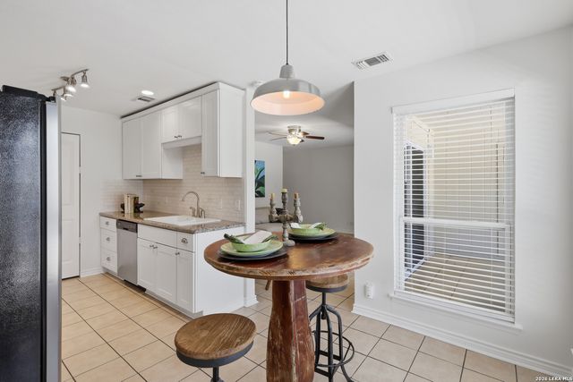 100 Lorenz Rd Apt 704, San Antonio, TX 78209