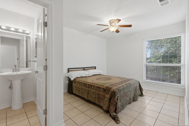 100 Lorenz Rd Apt 704, San Antonio, TX 78209