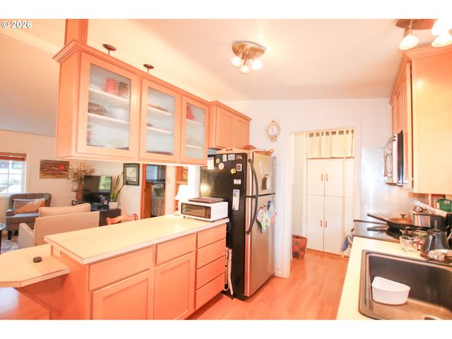 135 43RD Way, Florence, OR 97439