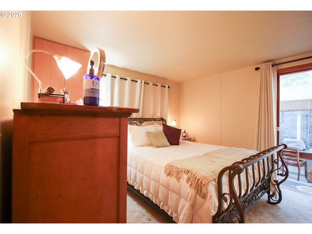 135 43RD Way, Florence, OR 97439