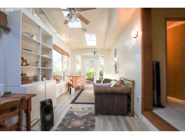 135 43RD Way, Florence, OR 97439