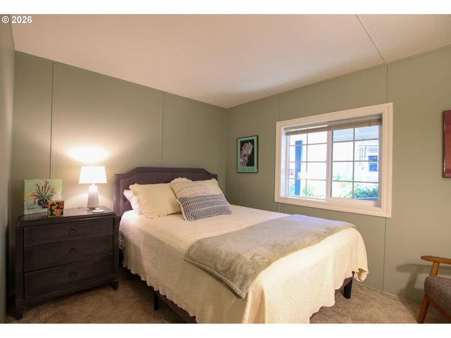 135 43RD Way, Florence, OR 97439