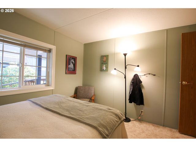 135 43RD Way, Florence, OR 97439