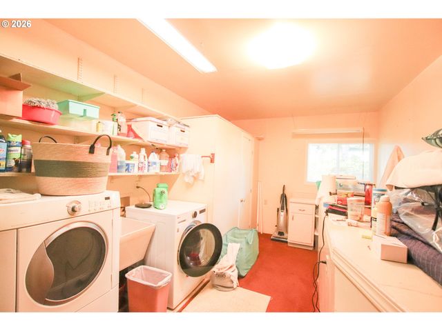 135 43RD Way, Florence, OR 97439