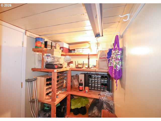 135 43RD Way, Florence, OR 97439