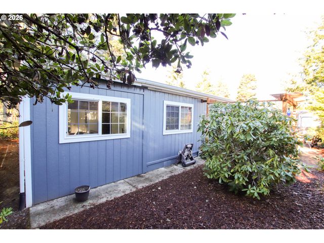 135 43RD Way, Florence, OR 97439
